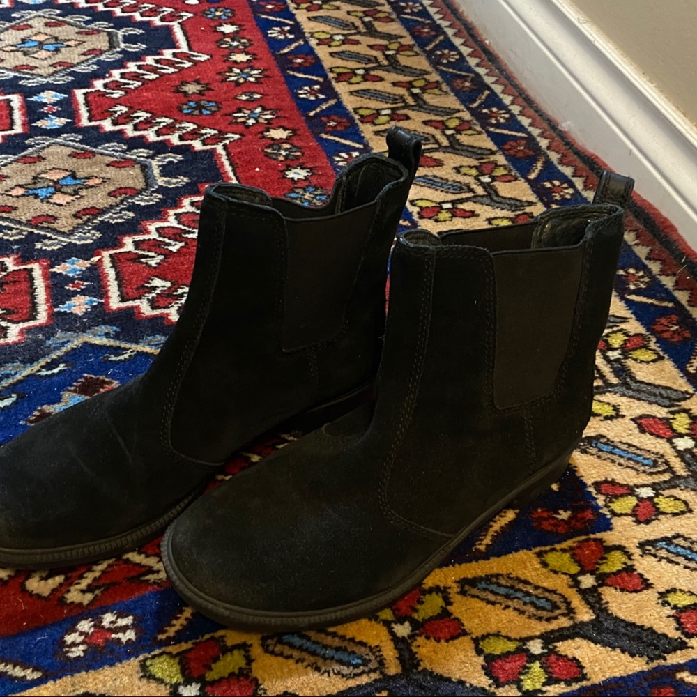 Black suede short boots